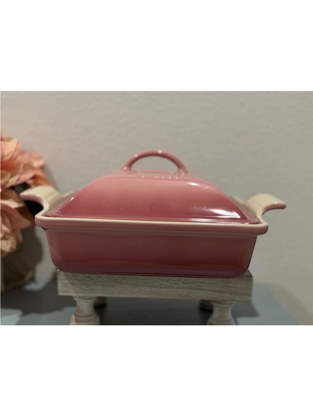 Le Creuset Classic 23cm/ Square Dish
W/Lid Rose Quartz
Rare New - Picture 3 of 12